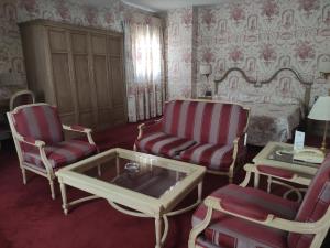 A seating area at Hotel Ébora by Vivere Stays