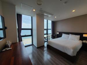 Postel nebo postele na pokoji v ubytování MS Hotel Haeundae