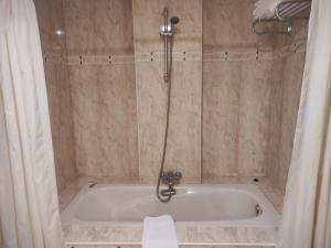 A bathroom at Hotel Ébora by Vivere Stays