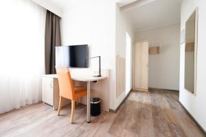 TV a/nebo společenská místnost v ubytování Hotel Bayerischer Hof