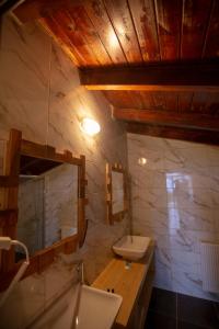 Phòng tắm tại İspendam Tess Otel