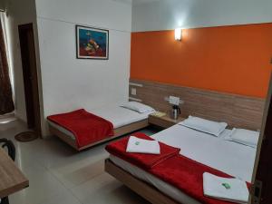Postel nebo postele na pokoji v ubytování HOTEL S K PALACE