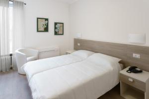 Postel nebo postele na pokoji v ubytování Hotel Roma