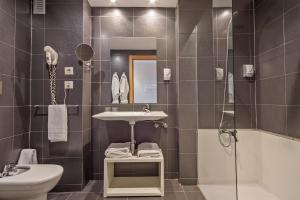 Ein Badezimmer in der Unterkunft Hotel Balneario Playa de Comarruga