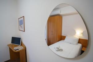 Postel nebo postele na pokoji v ubytování Hotel Roma