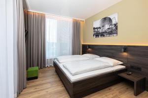 Postel nebo postele na pokoji v ubytování Hotel am Park