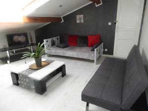 Imagen de la galería de Appartement mansardé et climatisé 50 m2, en Pompignan