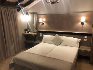 Кровать или кровати в номере Alkyonis Hotel & Spa