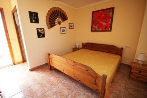 A bed or beds in a room at Riumar "Pedro", 270m to beach, private pool, On-Site-Service, dog beach Még 37 kép