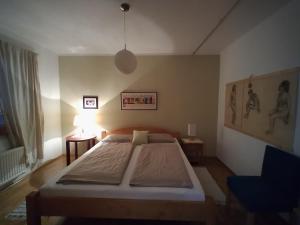 En eller flere senge i et værelse på Anna's Cosy Apartment