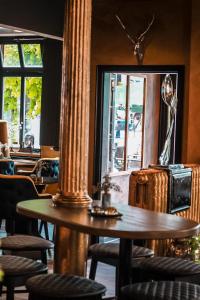 Posezení v ubytování Hotel Schwarzer Adler Jever