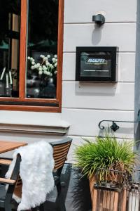 TV a/nebo společenská místnost v ubytování Hotel Schwarzer Adler Jever