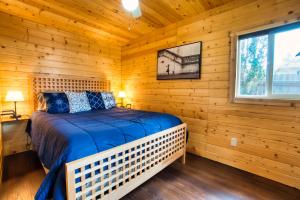 a bedroom with a bed in a log cabin at The Base Camp in Spokane