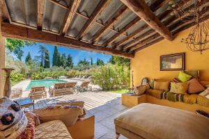Posezení v ubytování Bastide du régent