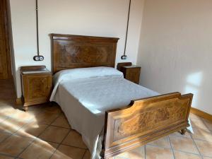 Un pat sau paturi într-o cameră la Casa Rural con encanto en el casco antiguo Tarragona