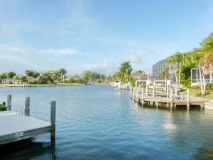 Gallery image of 438 Kendall Drive in Marco Island