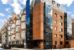 倫敦的住宿－15 Basil Street, Knightsbridge，城市街道上的砖砌建筑