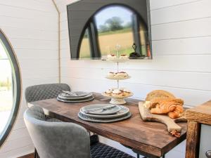 a table in a tiny house with a dining room at Withy Willows in Craven Arms