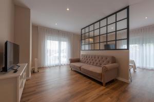 a living room with a couch and a television at Hotel Casa Jurjo in Mazaricos