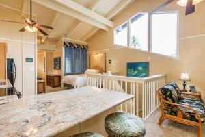 Televiisor ja/või meelelahutuskeskus majutusasutuses Mauna Kai by VRHost