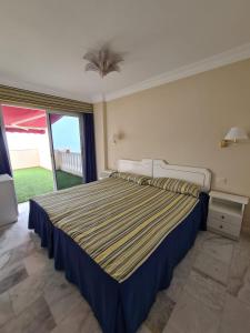 A bed or beds in a room at Apartamentos Buenavista II