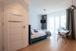 Posteľ alebo postele v izbe v ubytovaní Drwinka Park Apartment