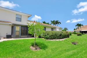 Сад в Relaxing townhome condo with pool near family park