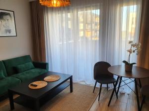 Posedenie v ubytovaní Apartamenty Ceglana Park -parking w hali garażowej- piękne nowe osiedle