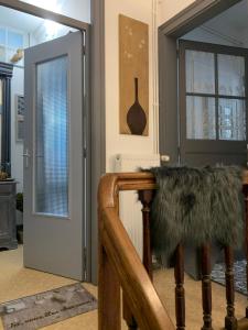 Photo de la galerie de l'établissement La Cour Pavée, T2 lumineux, cosy, confort 55 m2, à Saint-Léonard-de-Noblat