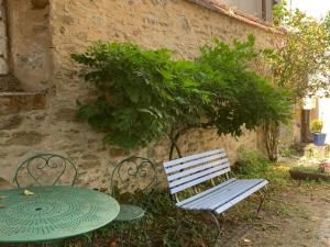 Photo de la galerie de l'établissement La Cour Pavée, T2 lumineux, cosy, confort 55 m2, à Saint-Léonard-de-Noblat