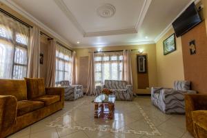 TV a/nebo společenská místnost v ubytování The Lahe Hotels