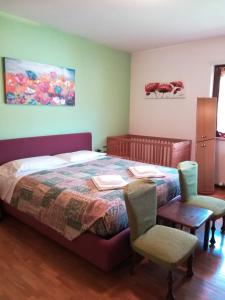 A bed or beds in a room at Donatella Apartment Még 22 kép