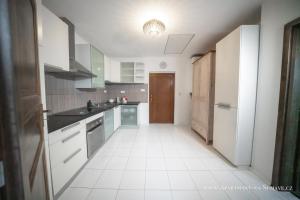 Kuchyňa alebo kuchynka v ubytovaní Apartmány na Šumavě