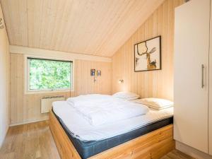 Postel nebo postele na pokoji v ubytování Holiday home Oksbøl LIV