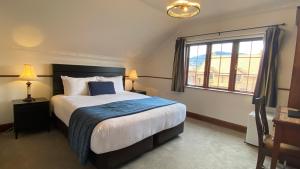 מיטה או מיטות בחדר ב-Grand Arden Monaco Nelson