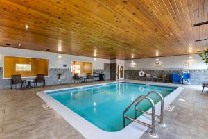 Piscina a Quality Inn & Suites Keokuk North o a prop