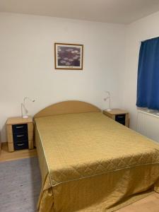 A bed or beds in a room at Lilium Villa Hévíz