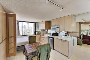 Gallery image of Hawaiian Monarch 1607 condo in Honolulu