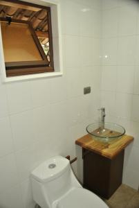 a bathroom with a toilet and a sink at Hotel Boutique Casona Violeta in San Carlos