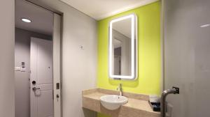 Un baño de Shakti Hotel Bandung
