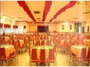 TS Hotel - Taman Rinting餐厅或其他用餐的地方