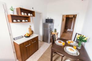 Kuchyňa alebo kuchynka v ubytovaní BohoHome Apartment Eger