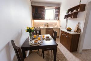 Kuchyňa alebo kuchynka v ubytovaní BohoHome Apartment Eger