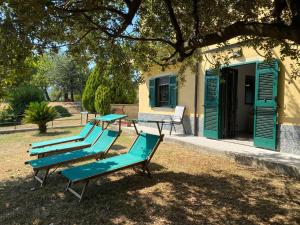 a group of benches in front of a house at Appartamenti Borgo San Pietro in Deiva Marina