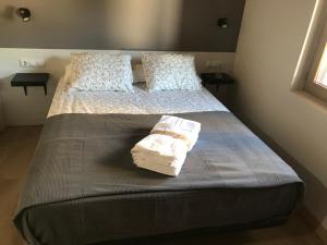 Postel nebo postele na pokoji v ubytování Parada de Txambonet 2