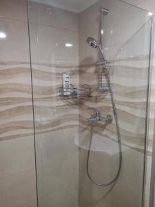 Ванная комната в Cozy room in ORBI Palace Hotel