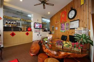 a restaurant with a table and a clock on the wall at sunmoonlake sunflower house in Yuchi