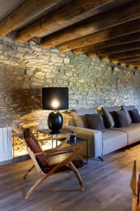 a living room with a couch and a table at Casa Rural Aracanciás in Borrastre