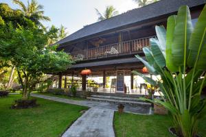 a building with a walkway in front of it at The Kirana Tembok in Tejakula