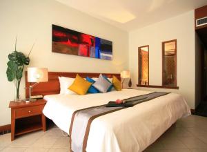 Postel nebo postele na pokoji v ubytování Sunset Beach Resort - SHA Extra Plus + 37 fotografií